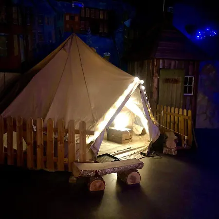 Basecamp Nord - Indoor Camping Moen i Målselv